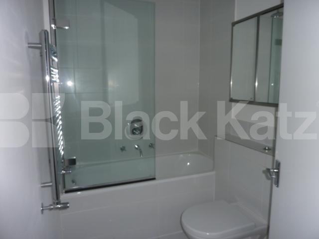 			Must See!!, 2 Bedroom, 1 bath, 1 reception Flat			 Goldney Road, Maida Vale